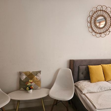 The Residences At Commonwealth By Century Properties Quezon City Esterno foto